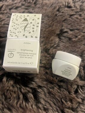 Aveda Tulasara Brightening sleeping eye masque